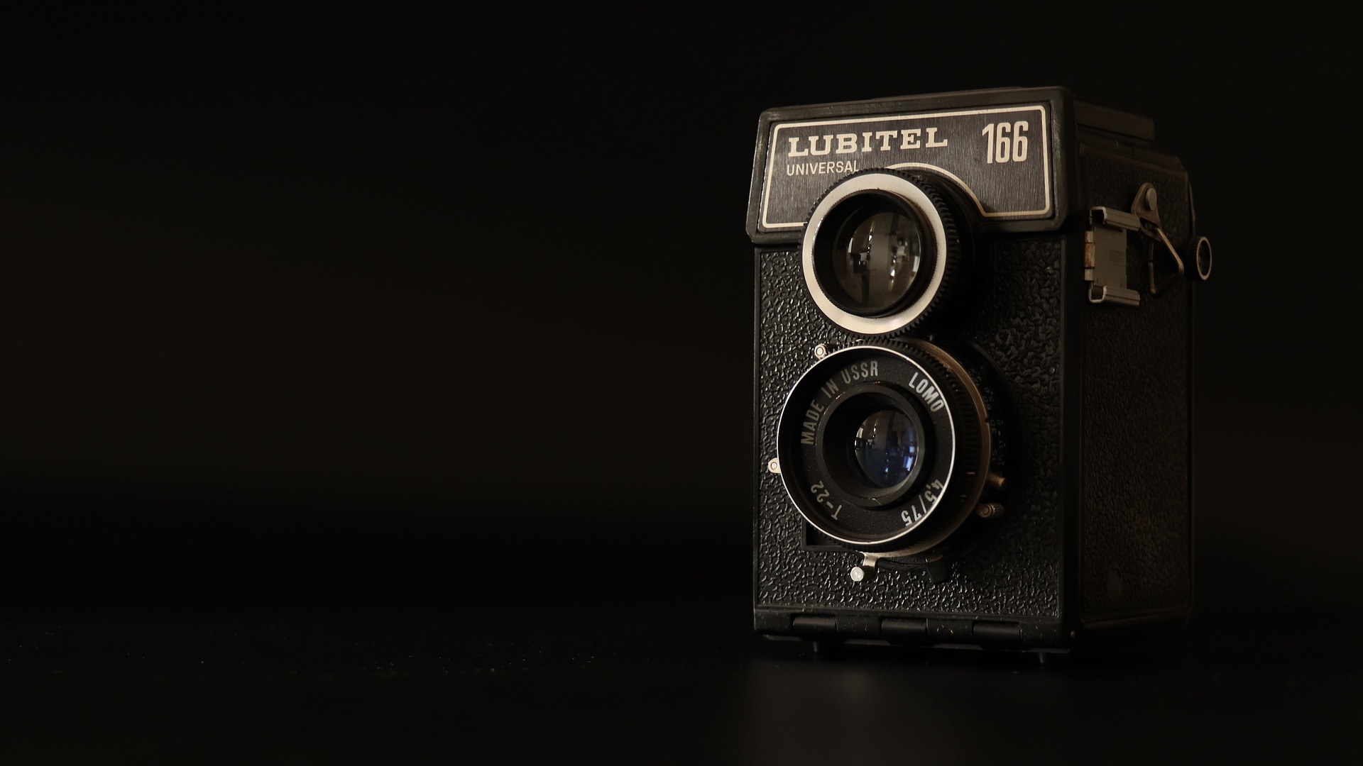 an old school film camera sitting on a table.